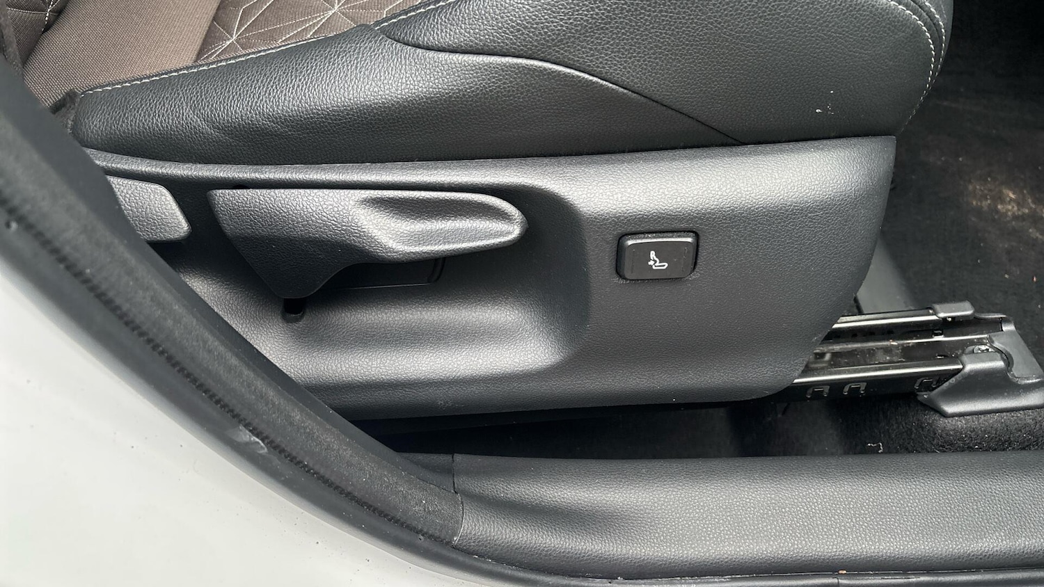 Used Toyota Yaris Cross 2023 for sale - 76499376: Photo 39