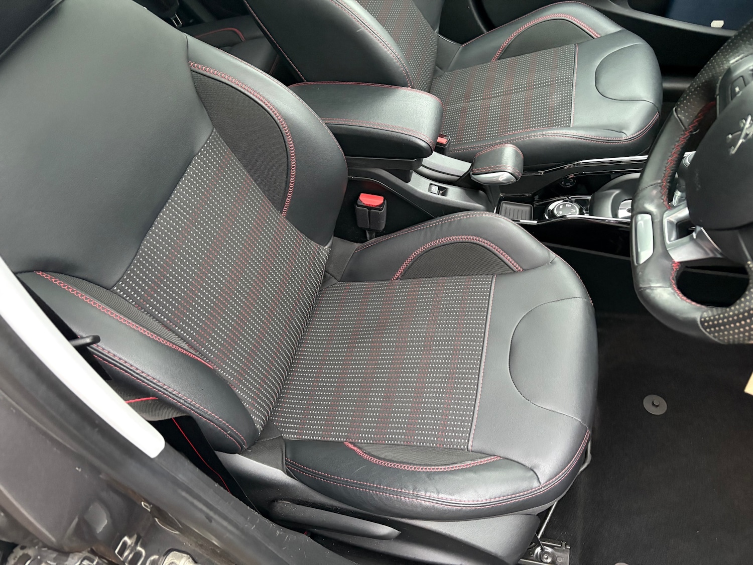 Used Peugeot 2008 2017 for sale - 76422461: Photo 10