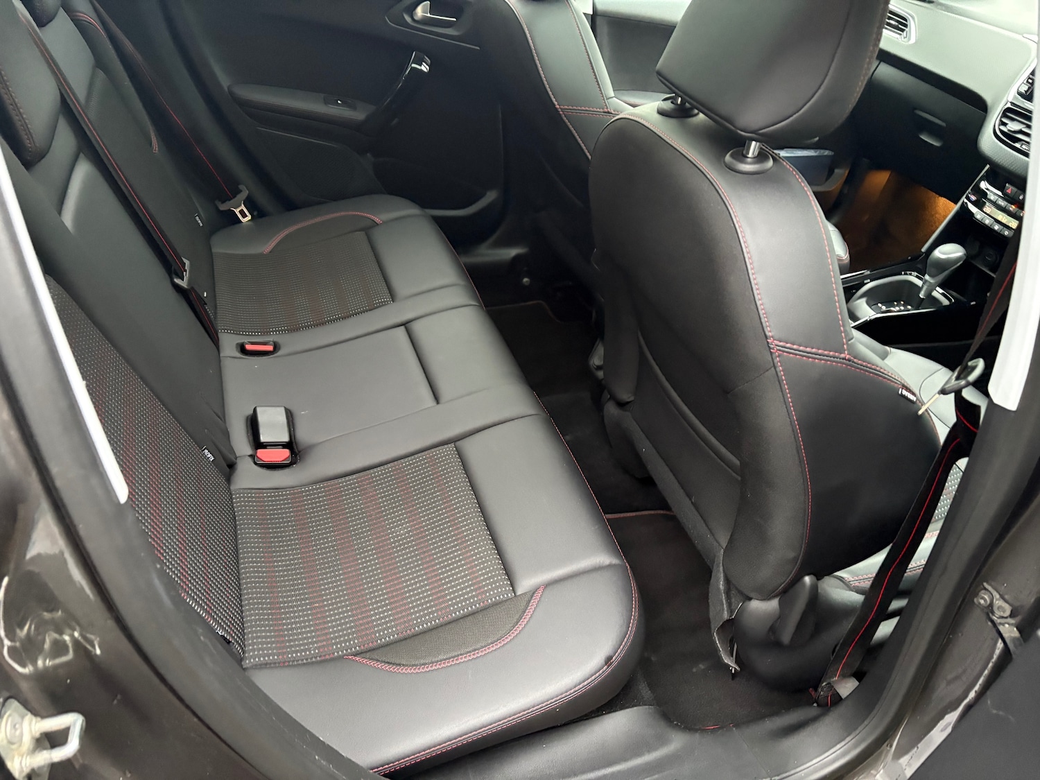 Used Peugeot 2008 2017 for sale - 76422461: Photo 11