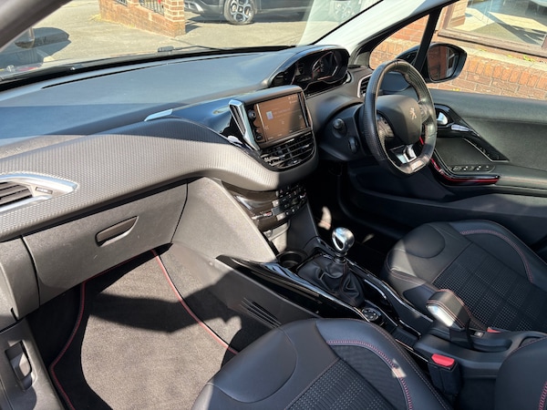 Used Peugeot 2008 2018 for sale - 74299432: Photo 13