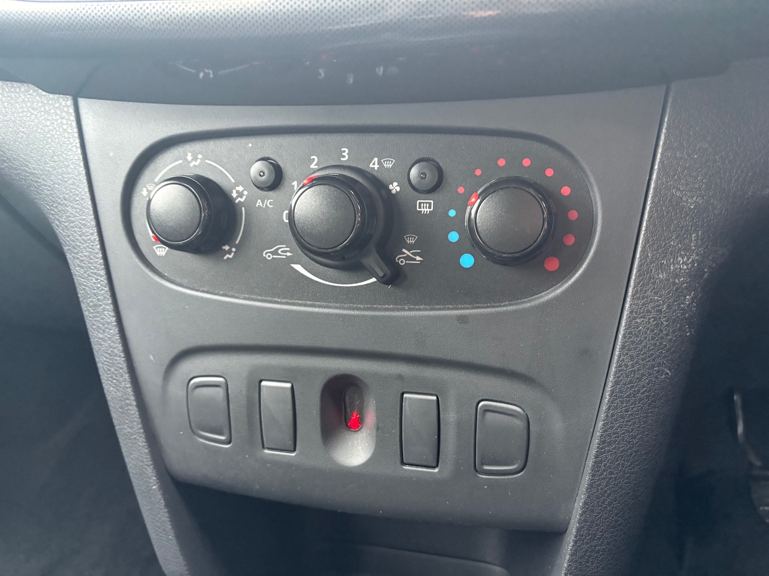 Used Dacia Sandero Stepway 2017 for sale - 76718873: Photo 17