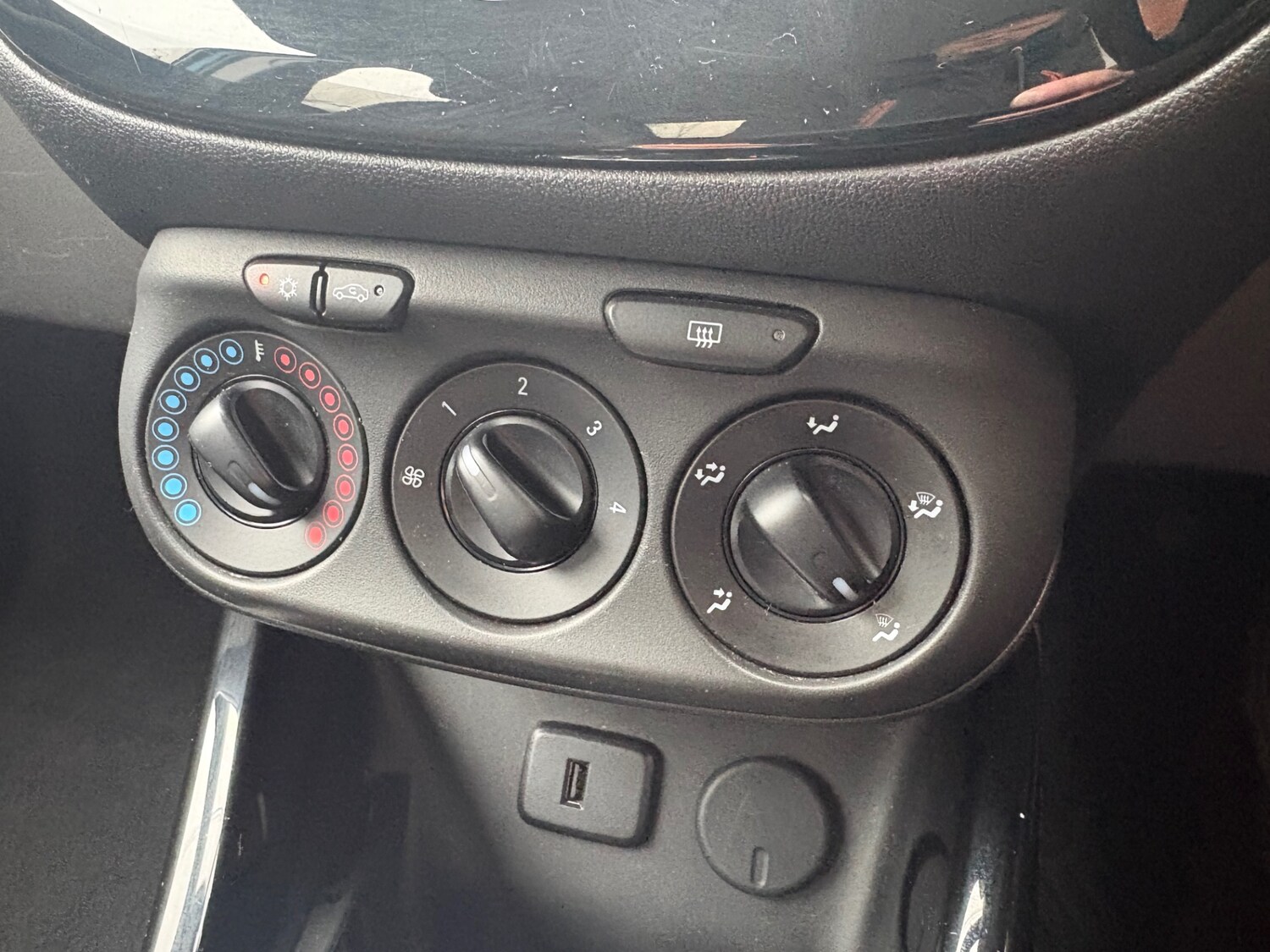 Used Vauxhall Corsa 2016 for sale - 77592000: Photo 17