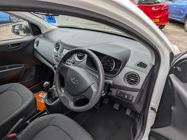 Used Hyundai i10 2017 for sale - 75284040: Photo 8