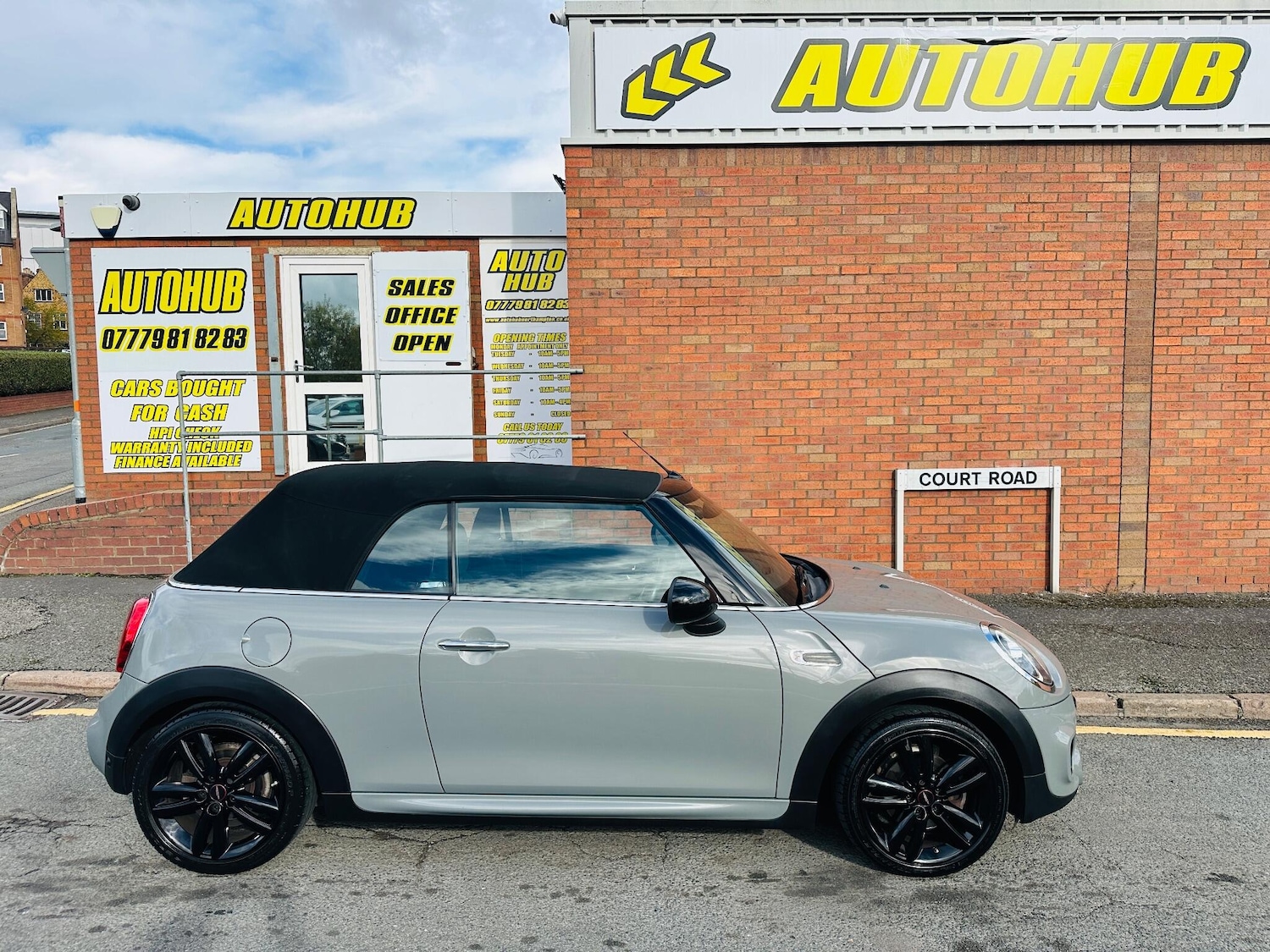 Used MINI Convertible 2019 for sale - 76315159: Photo 2