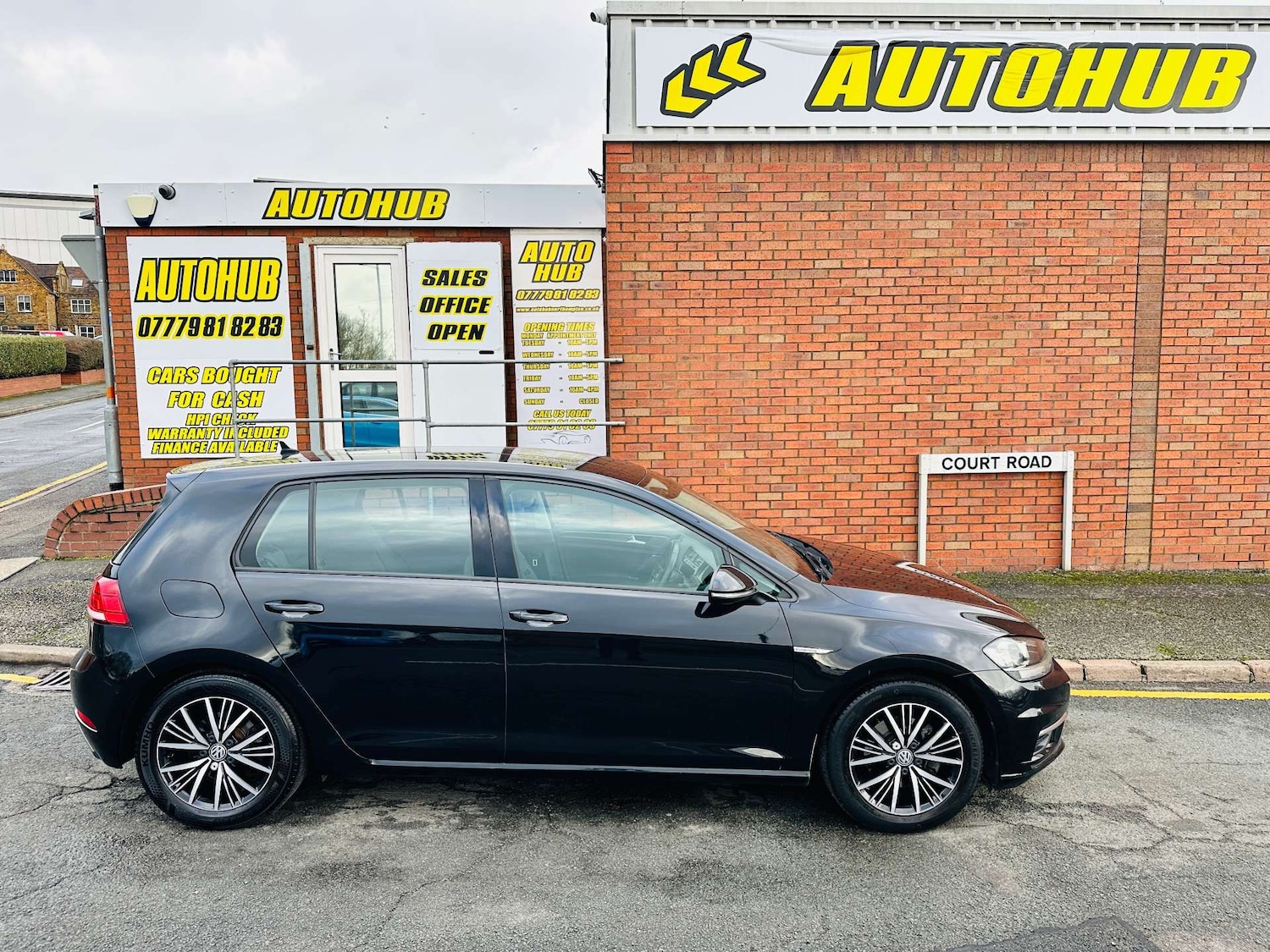 Used Volkswagen Golf 2017 for sale - 76946158: Photo 2