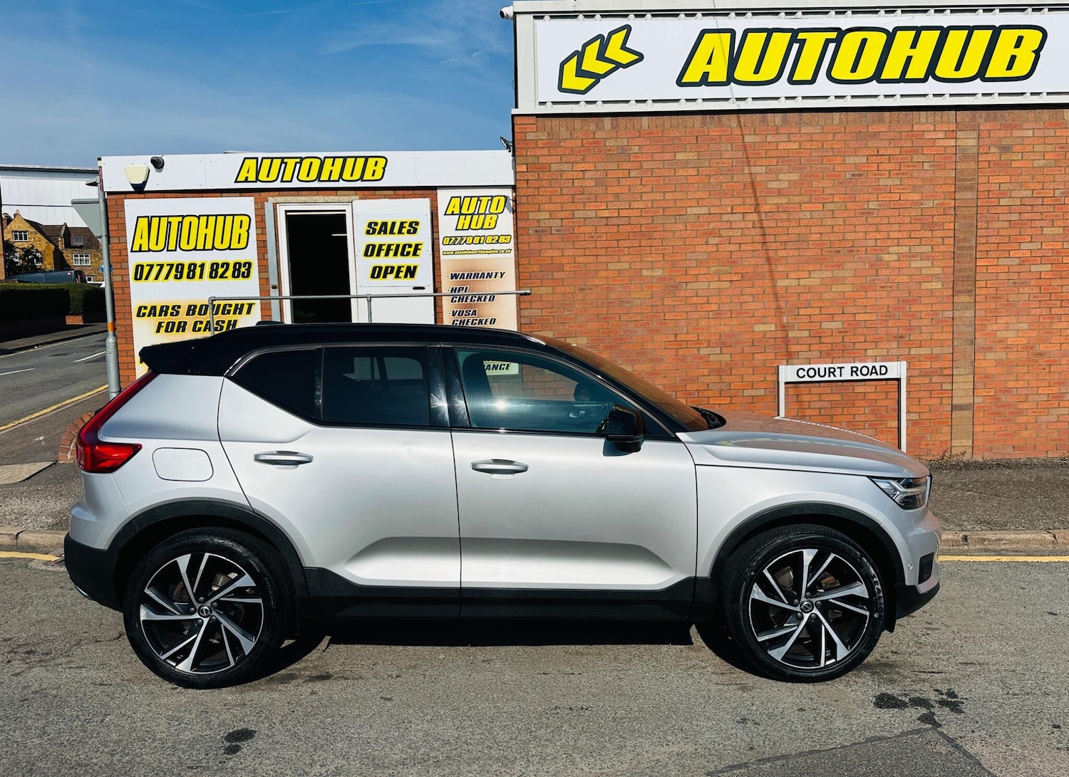 Used Volvo XC40 2018 for sale - 76012659: Photo 2