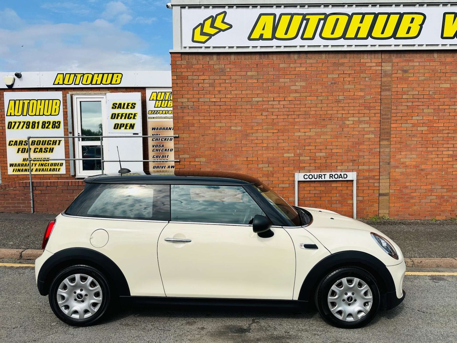 Used MINI Hatch 2018 for sale - 76946156: Photo 2