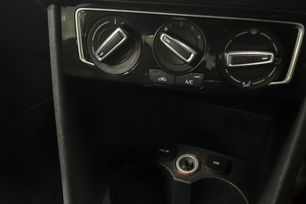 Used Volkswagen Polo 2016 for sale - 76247649: Photo 18