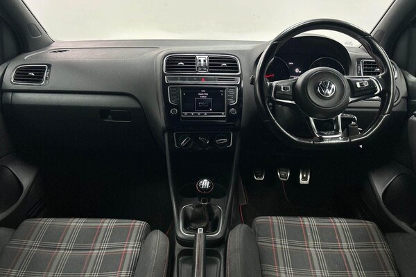 Used Volkswagen Polo 2016 for sale - 76247649: Photo 5