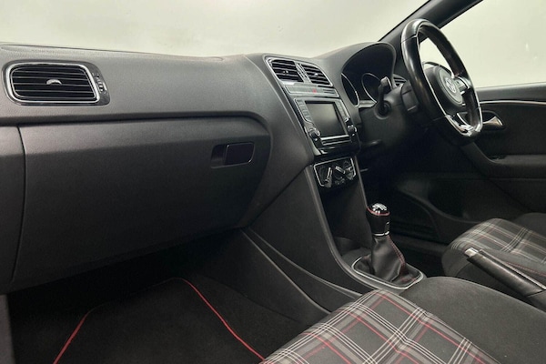 Used Volkswagen Polo 2016 for sale - 76247649: Photo 6