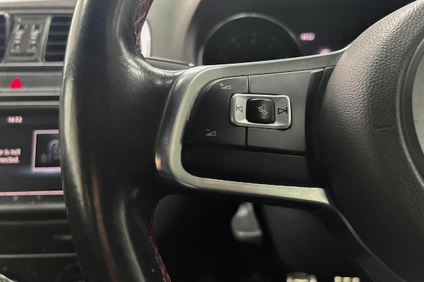 Used Volkswagen Polo 2016 for sale - 76247649: Photo 8