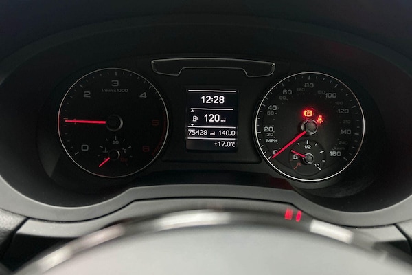 Used Audi Q3 2016 for sale - 76094863: Photo 10