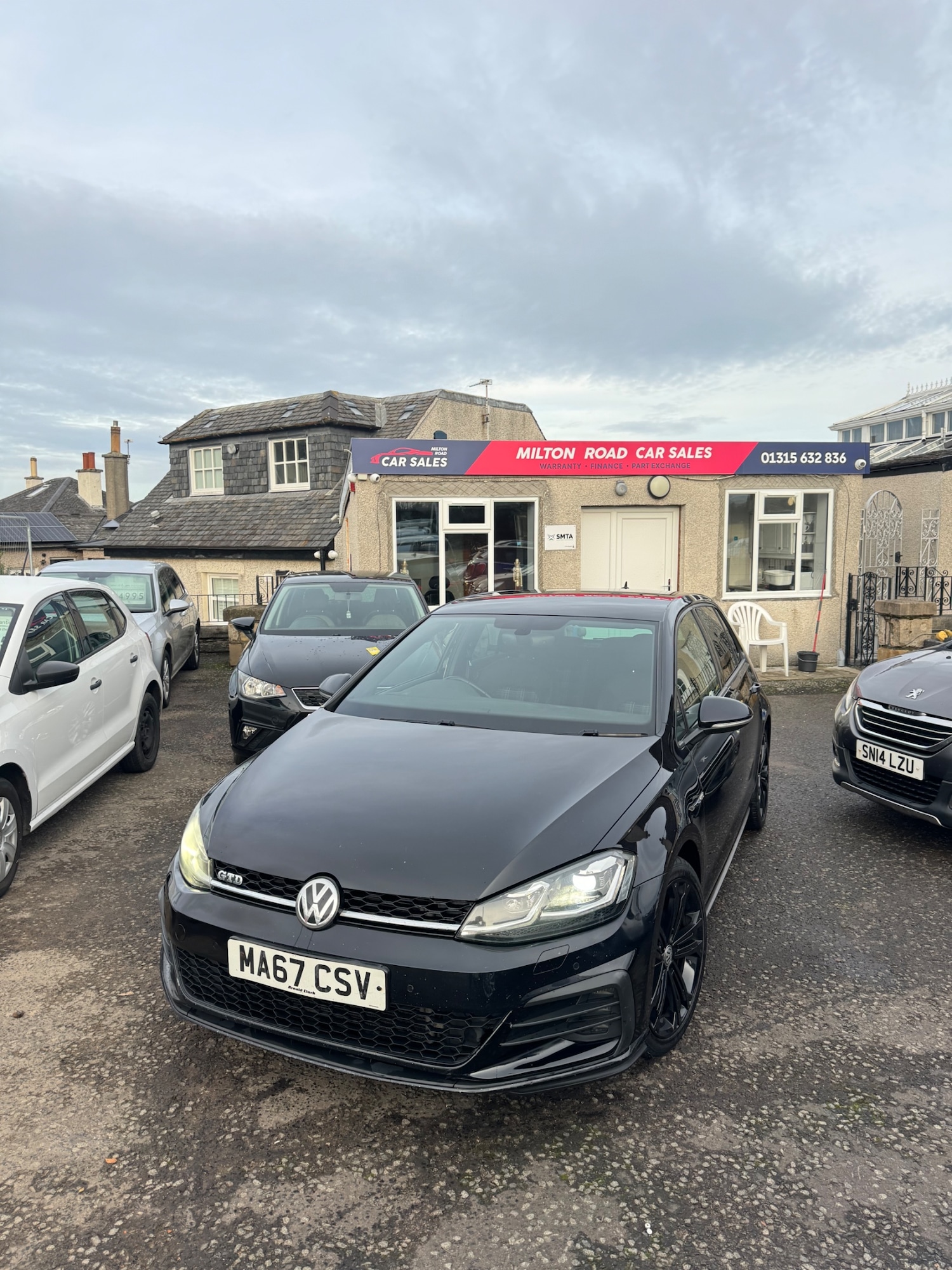 Used Volkswagen Golf 2017 for sale - 76980098: Photo 2