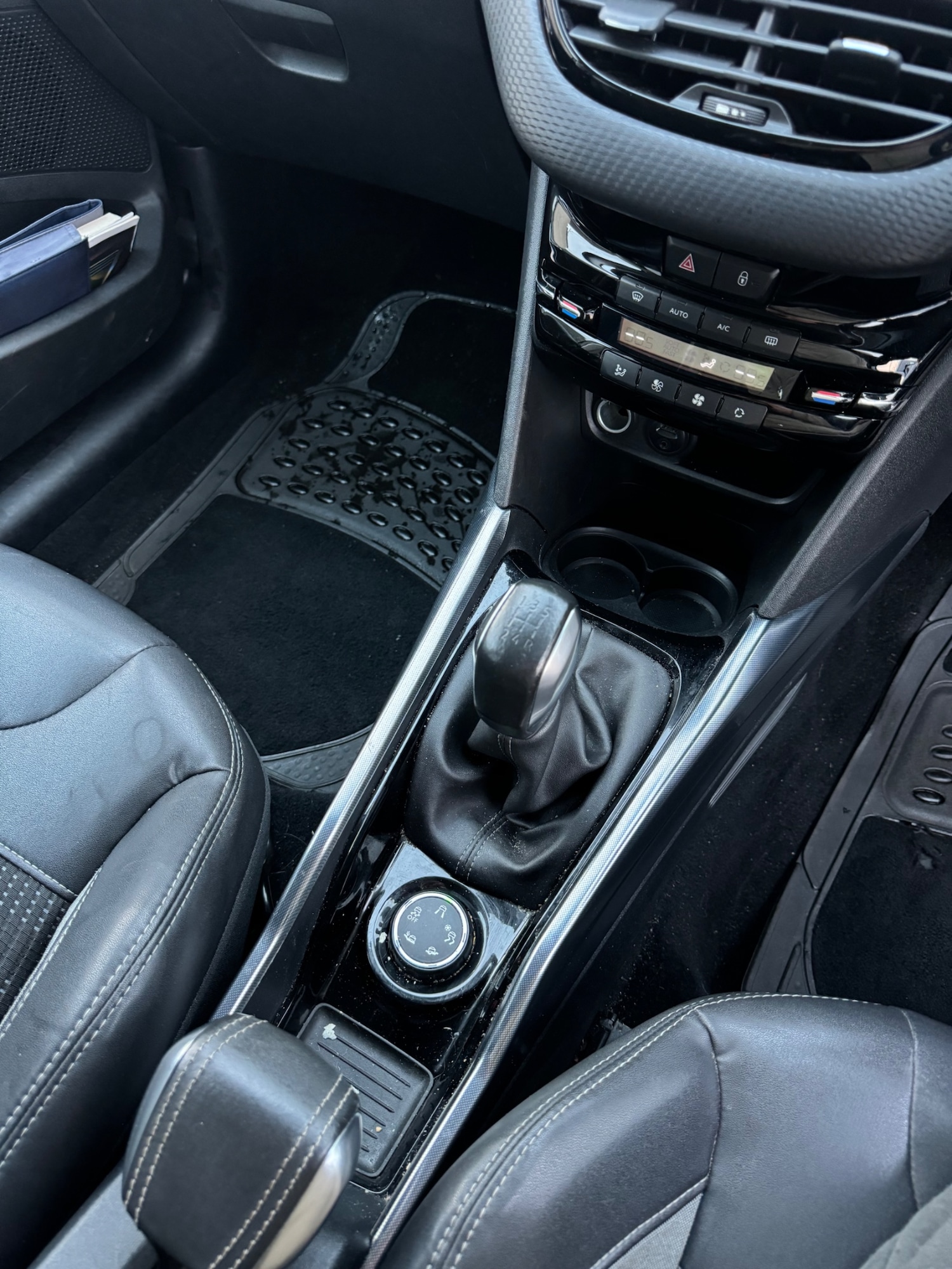 Used Peugeot 2008 2014 for sale - 76565744: Photo 9