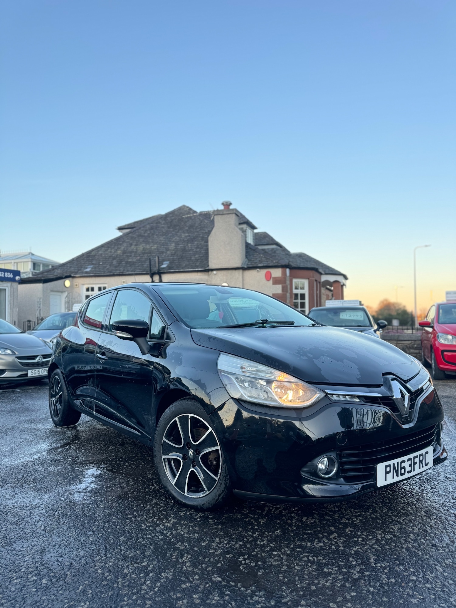 Used Renault Clio 2013 for sale - 78139376: Photo 2