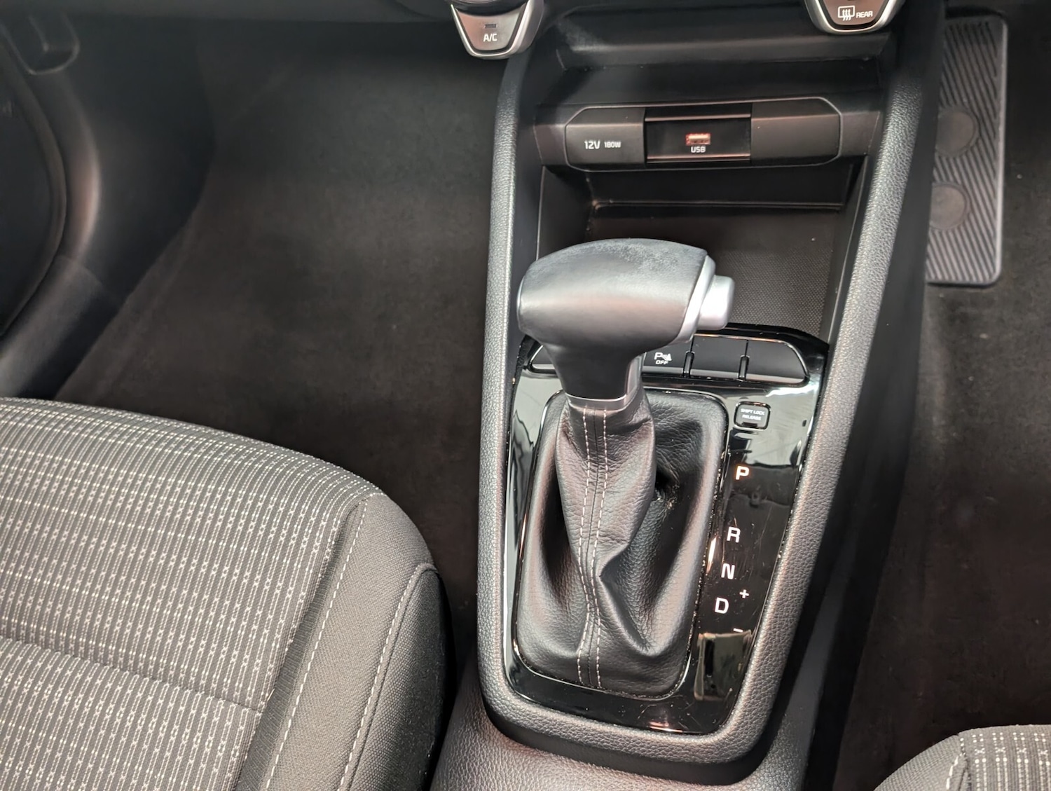 Used Kia Stonic 2021 for sale - 76507674: Photo 42