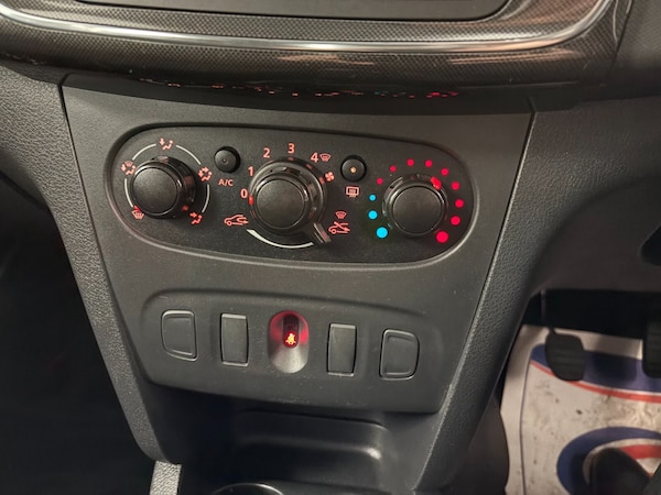Used Dacia Sandero 2018 for sale - 76302467: Photo 21