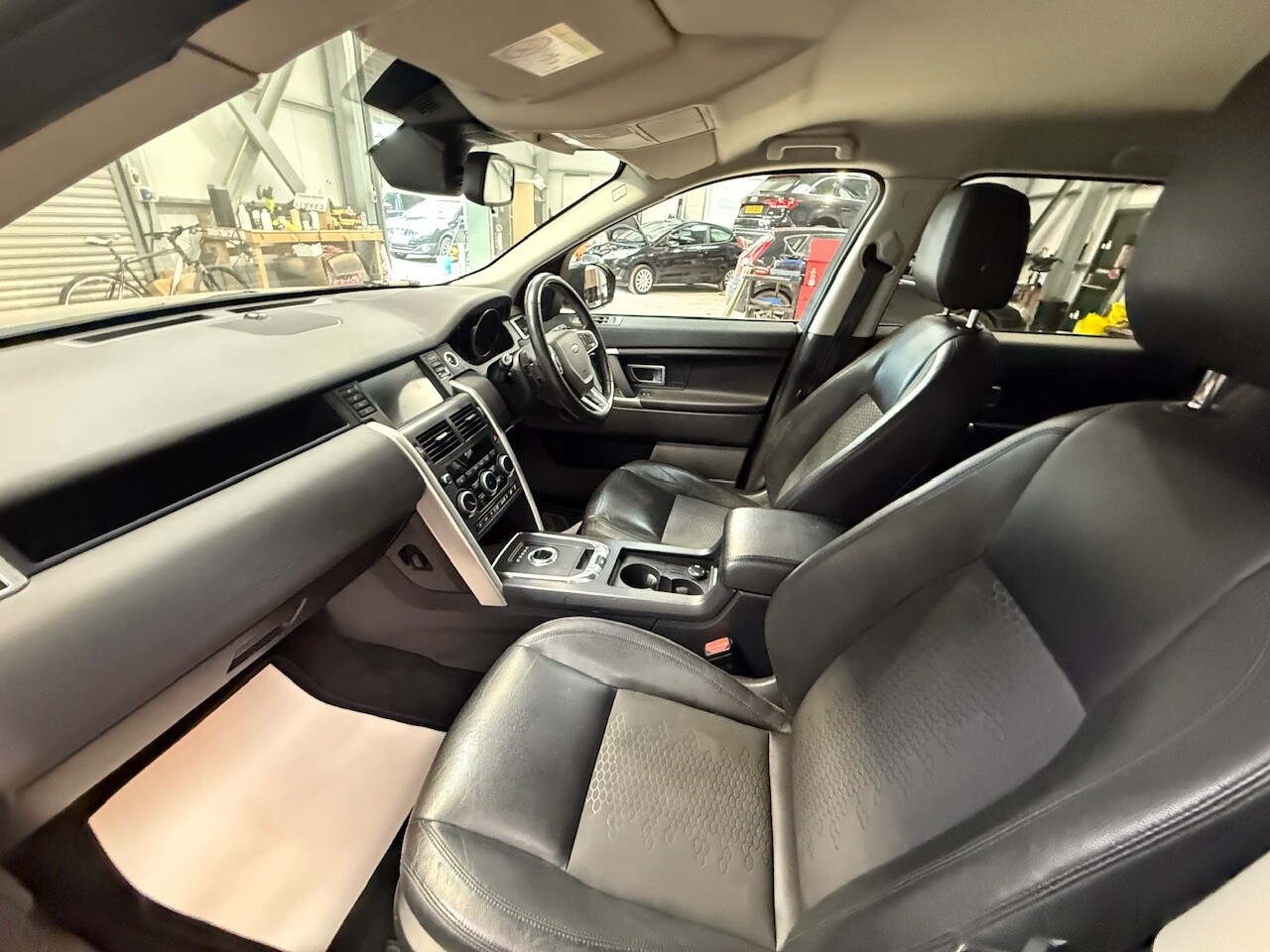 Used Land Rover Discovery Sport 2017 for sale - 77934832: Photo 24