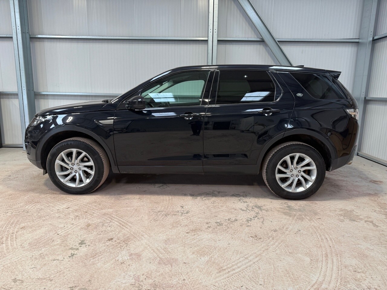 Used Land Rover Discovery Sport 2017 for sale - 77934832: Photo 50