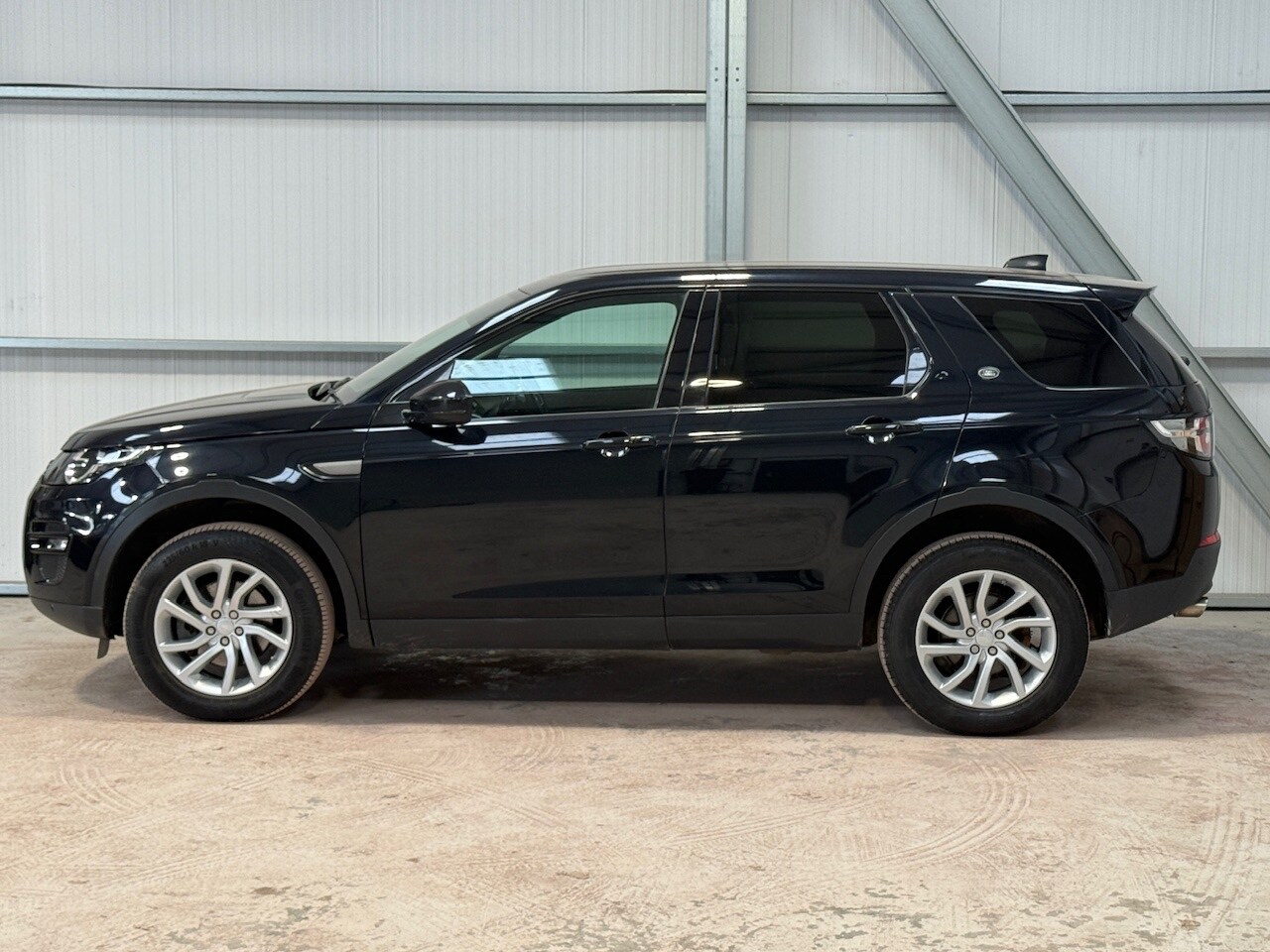 Used Land Rover Discovery Sport 2017 for sale - 77934832: Photo 7