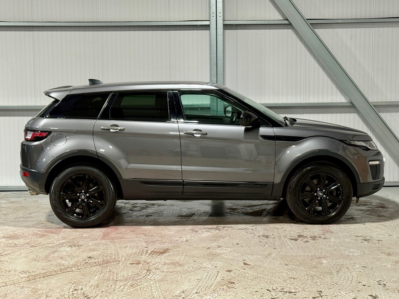 Used Land Rover Range Rover Evoque 2017 for sale - 76896879: Photo 4