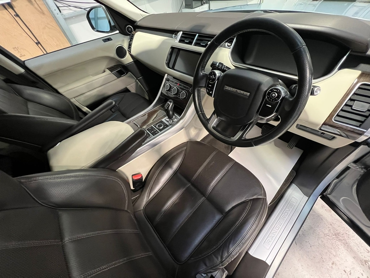 Used Land Rover Range Rover Sport 2014 for sale - 76363127: Photo 17