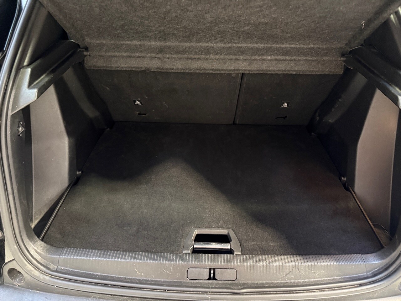 Used Peugeot 2008 2021 for sale - 76220382: Photo 33