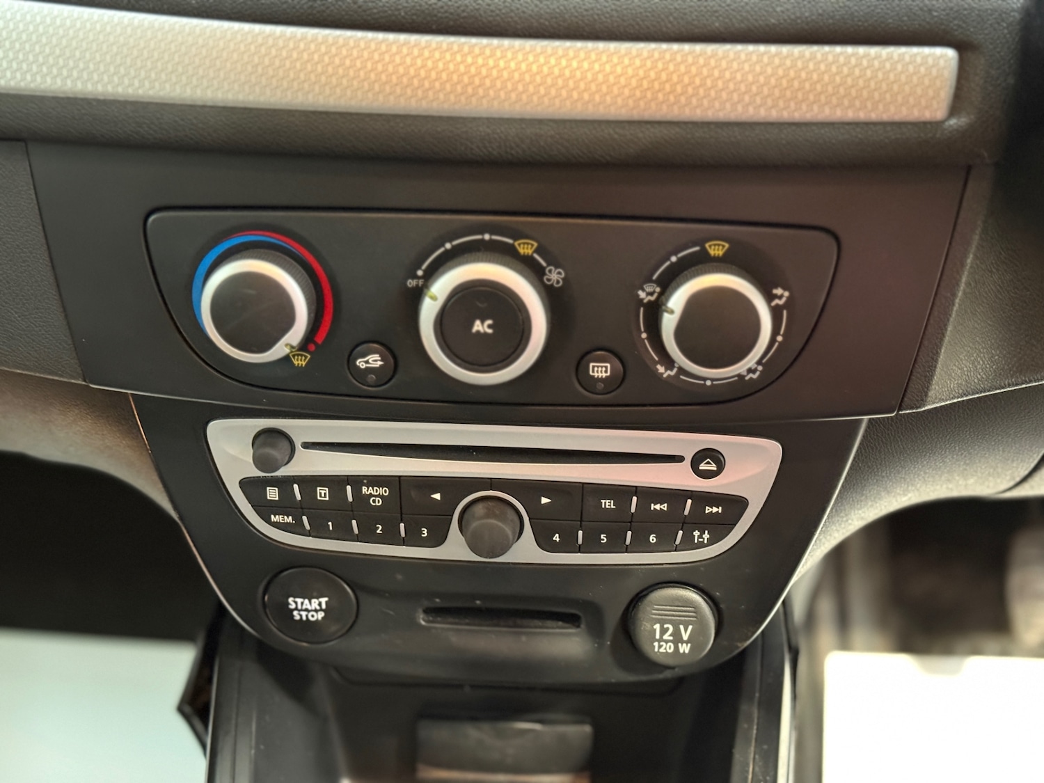 Used Renault Megane 2011 for sale - 77917831: Photo 12