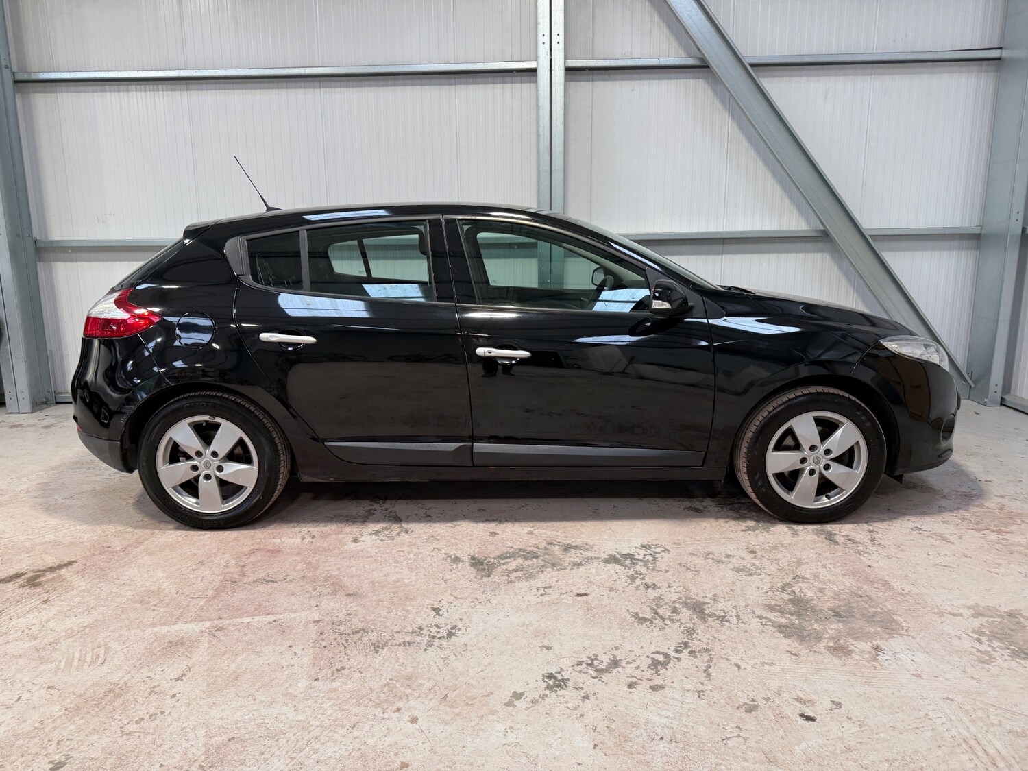 Used Renault Megane 2011 for sale - 77917831: Photo 19