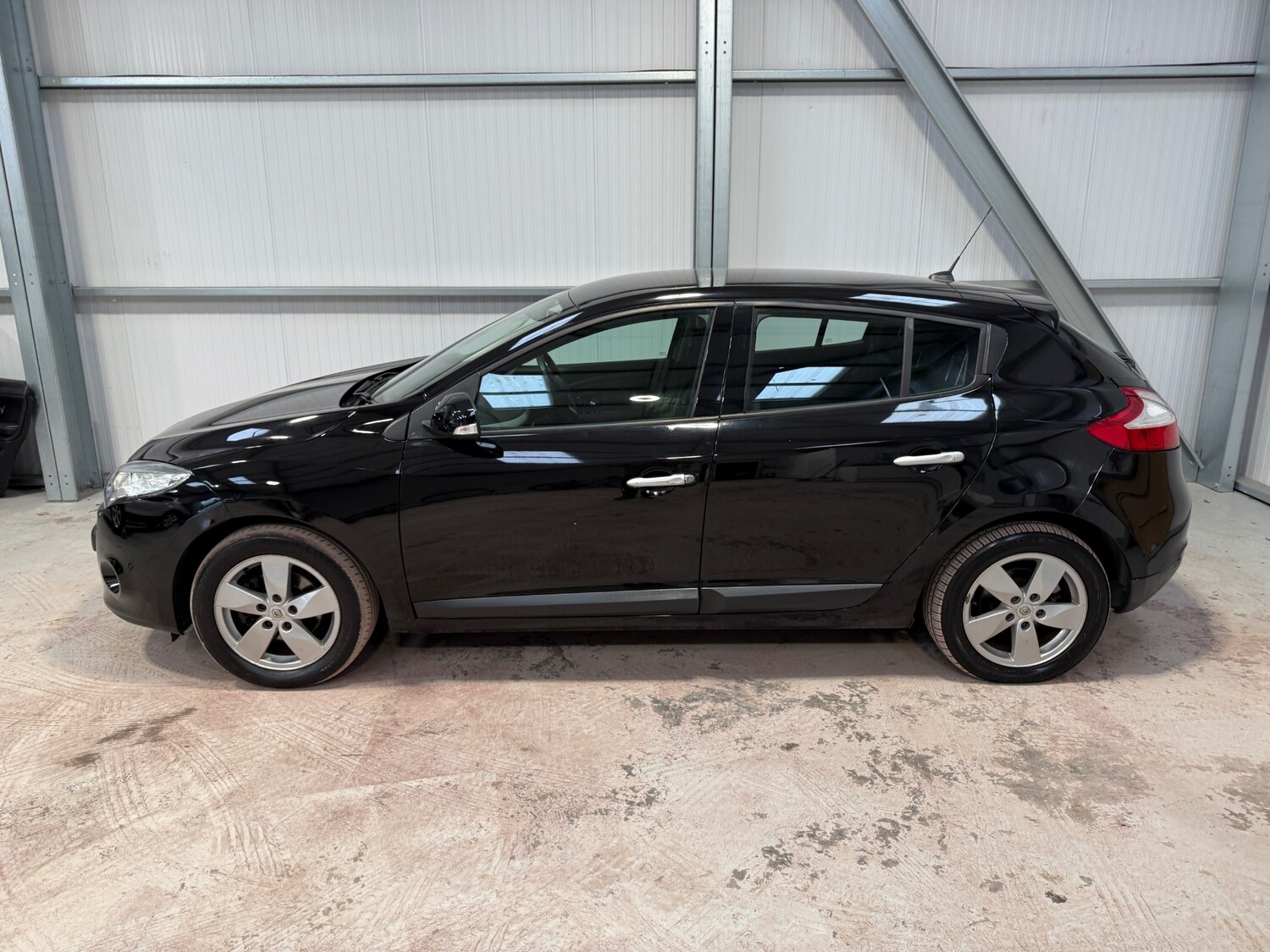 Used Renault Megane 2011 for sale - 77917831: Photo 28
