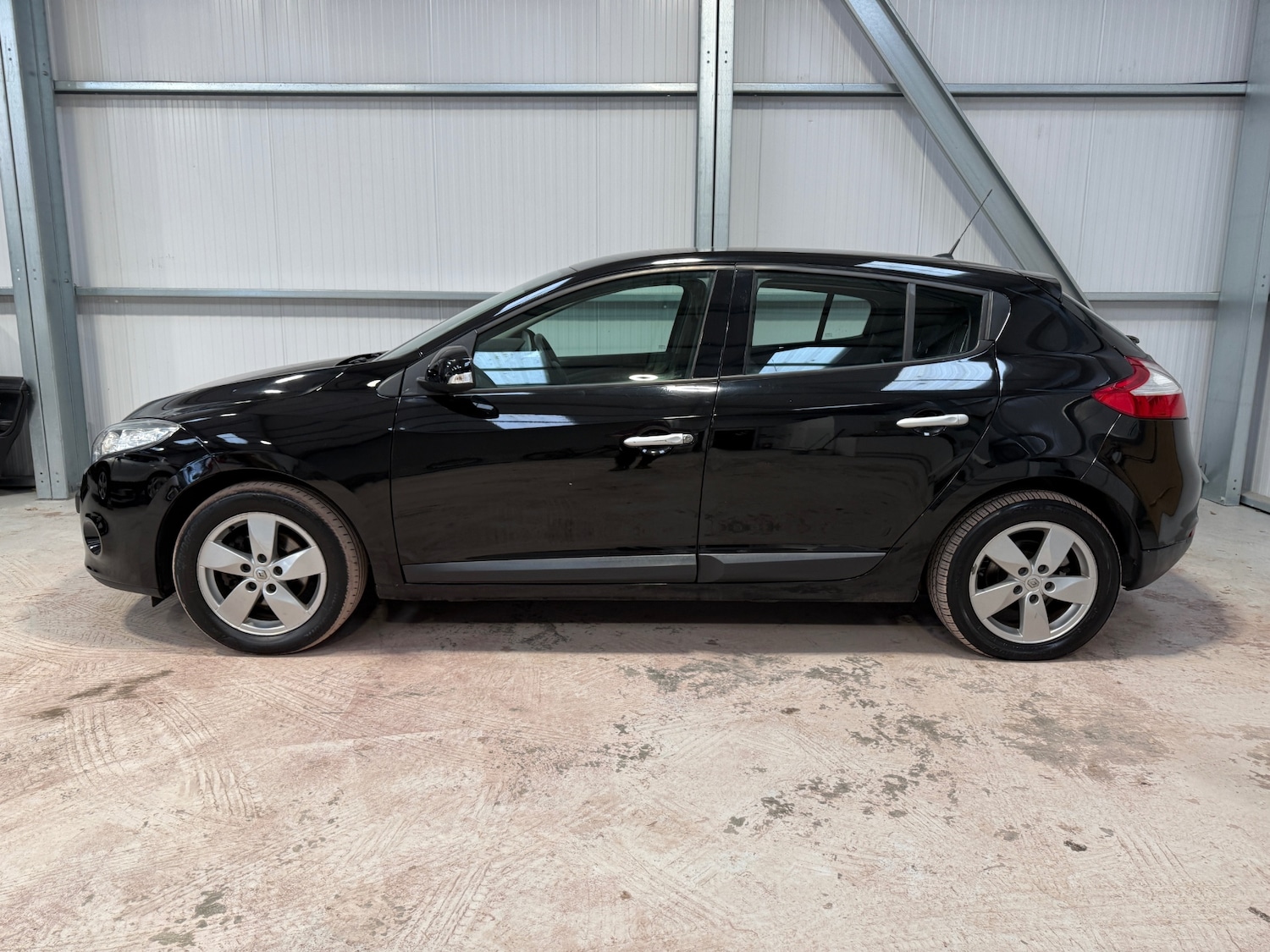 Used Renault Megane 2011 for sale - 77917831: Photo 29