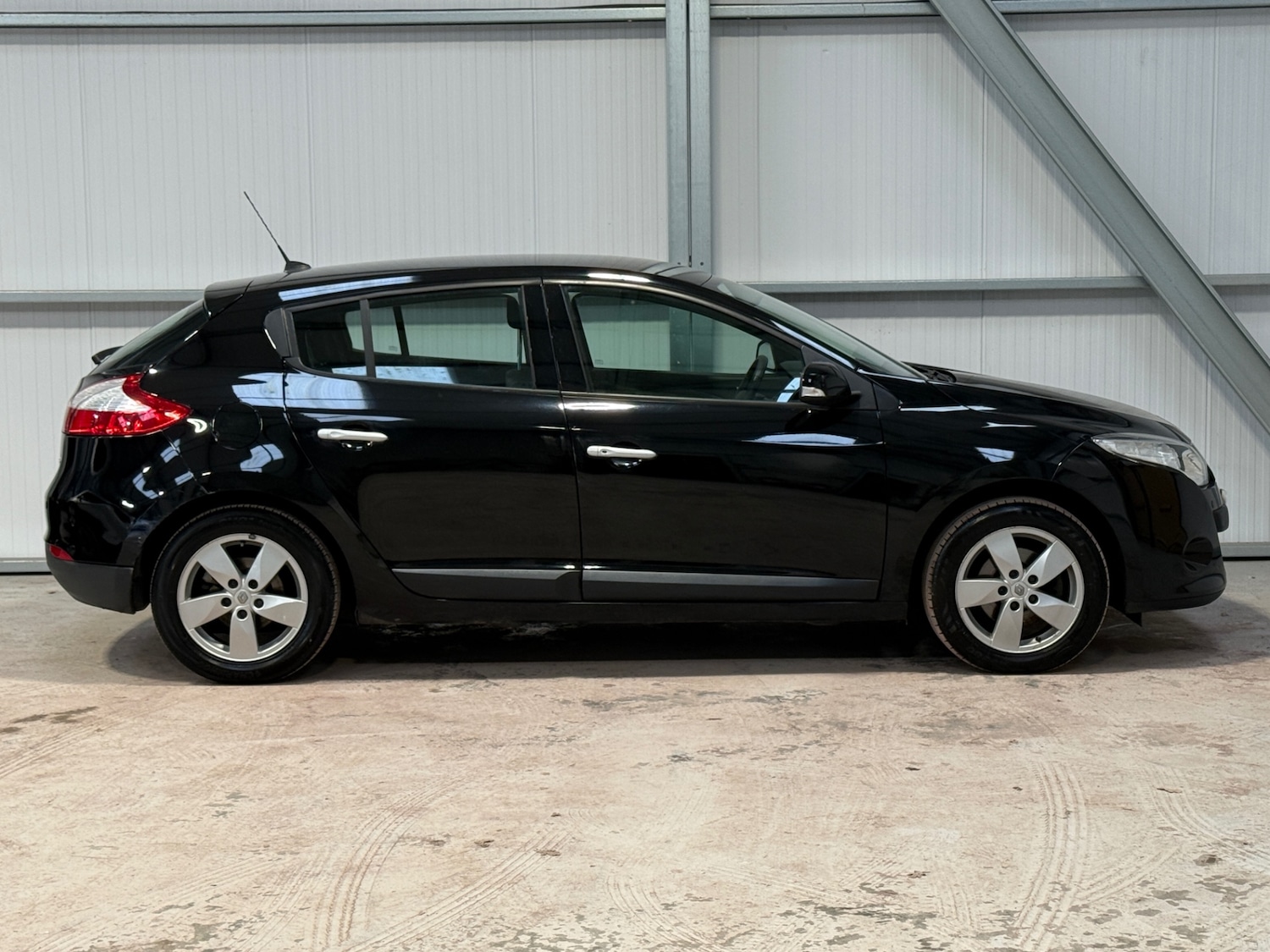 Used Renault Megane 2011 for sale - 77917831: Photo 4