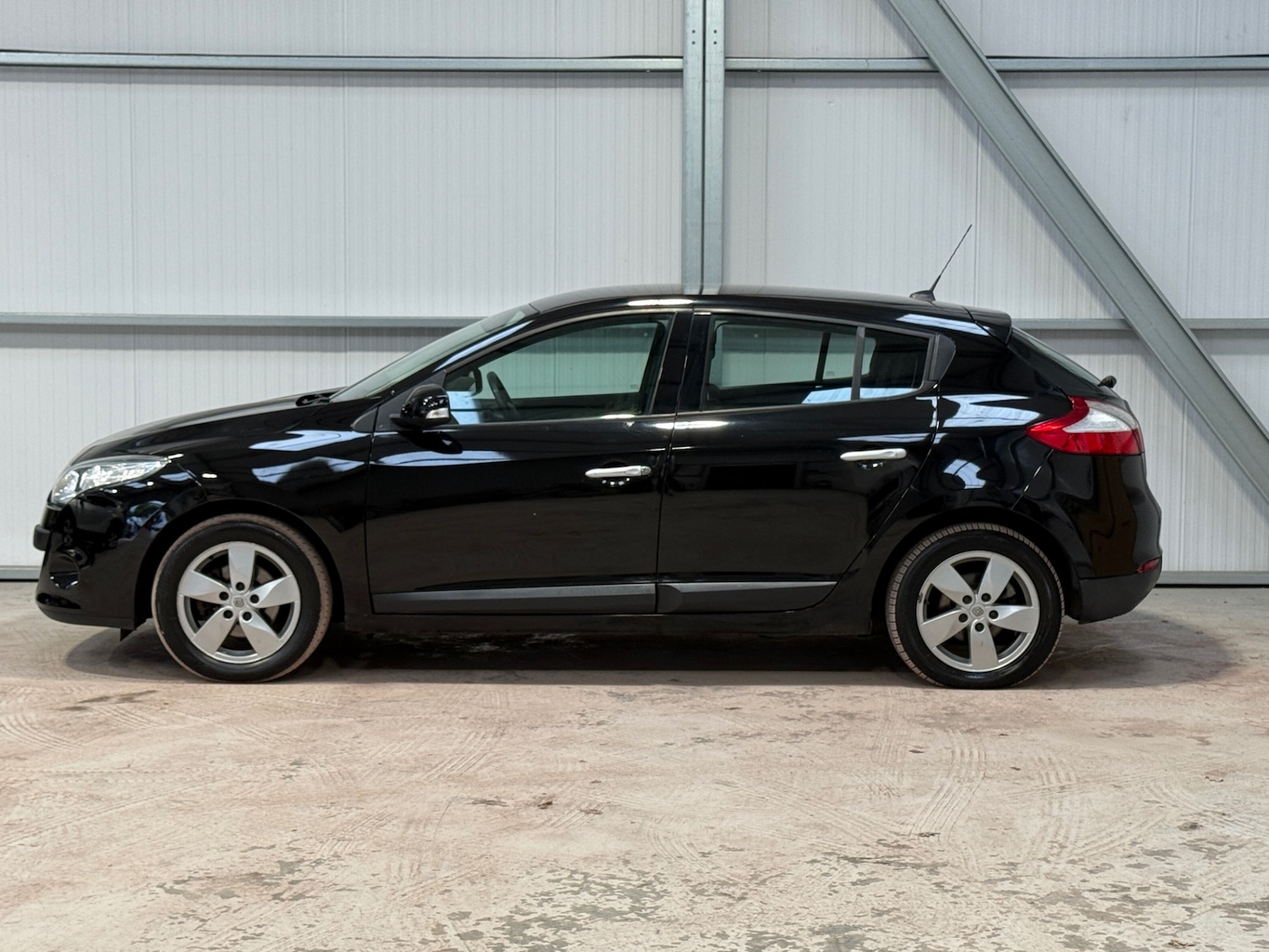 Used Renault Megane 2011 for sale - 77917831: Photo 8