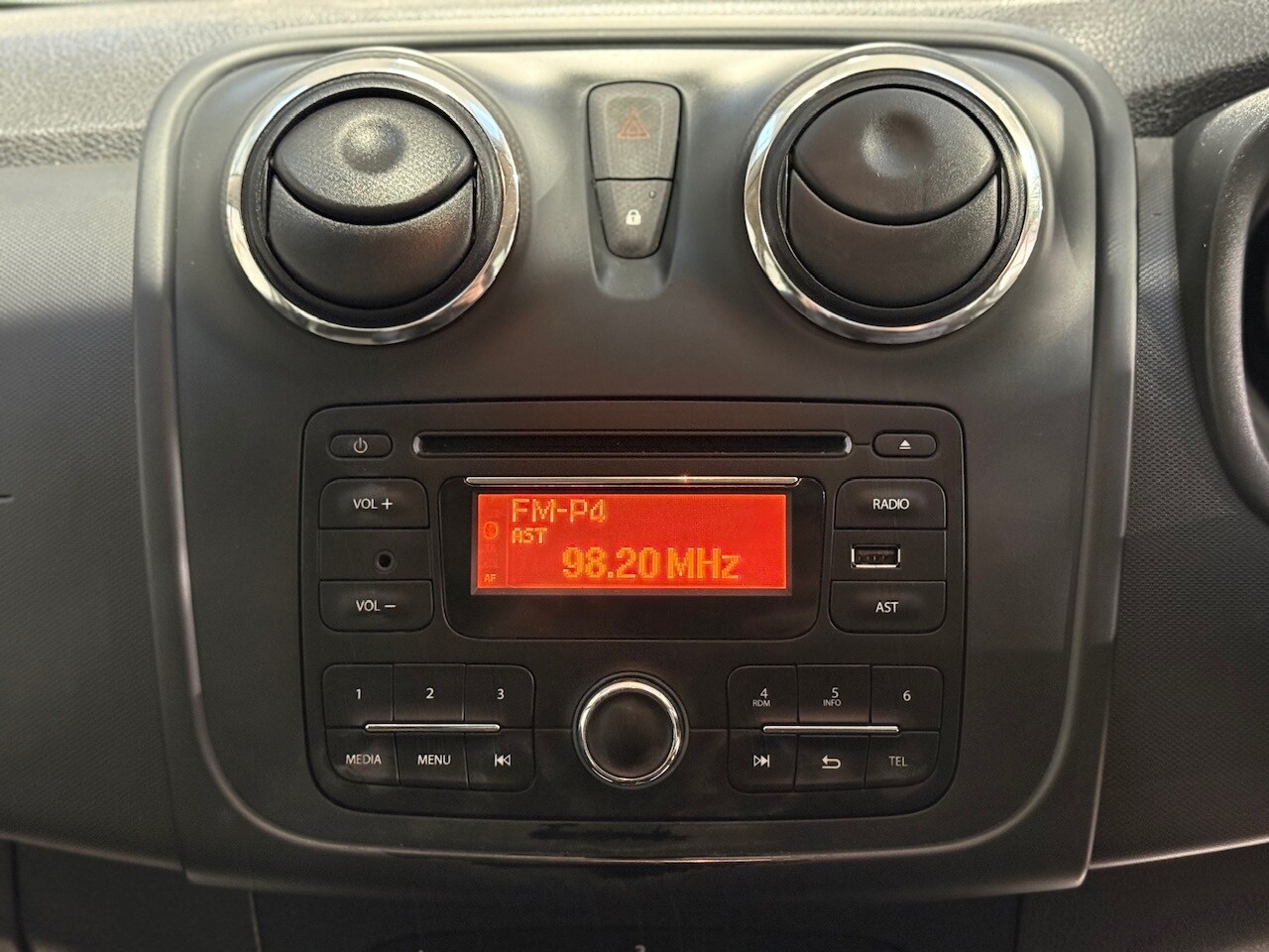 Used Dacia Sandero 2015 for sale - 77931340: Photo 12