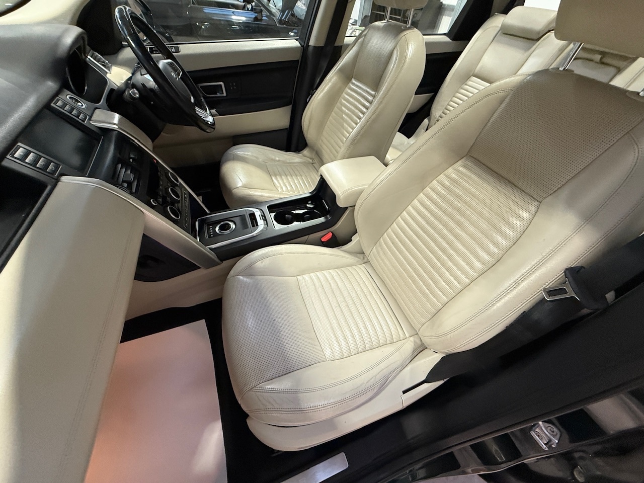 Used Land Rover Discovery Sport 2017 for sale - 77339506: Photo 24