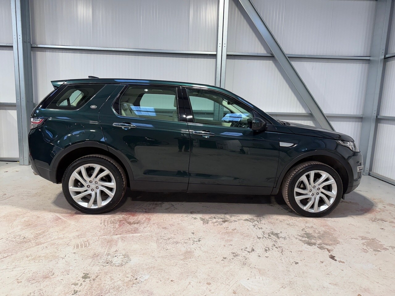 Used Land Rover Discovery Sport 2017 for sale - 77339506: Photo 45