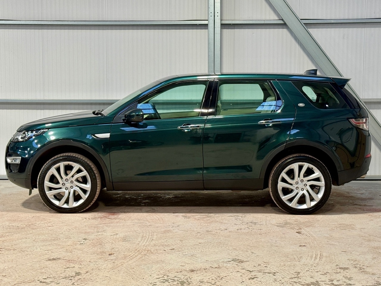 Used Land Rover Discovery Sport 2017 for sale - 77339506: Photo 8