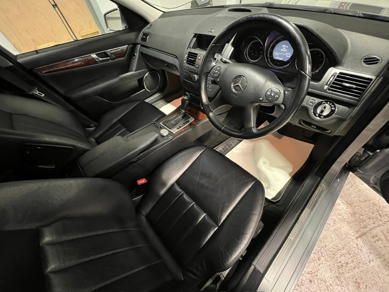 Used Mercedes-Benz C Class 2010 for sale - 76682412: Photo 16