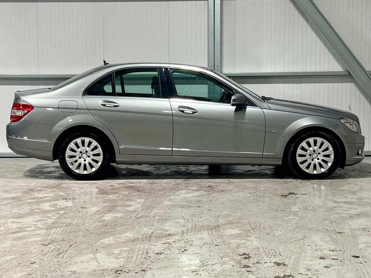 Used Mercedes-Benz C Class 2010 for sale - 76682412: Photo 4