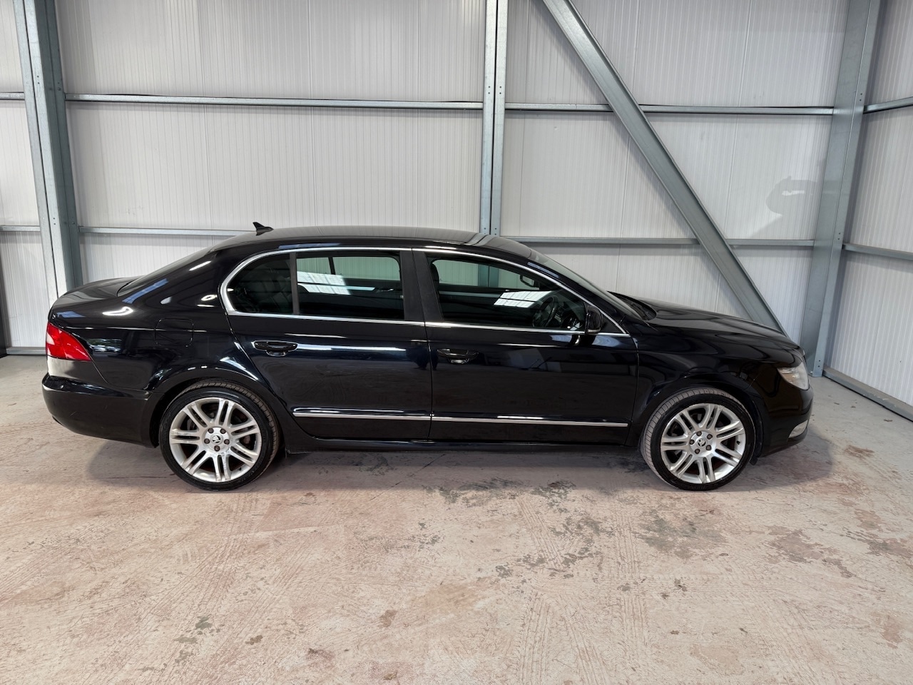 Used Skoda Superb 2011 for sale - 77918053: Photo 48