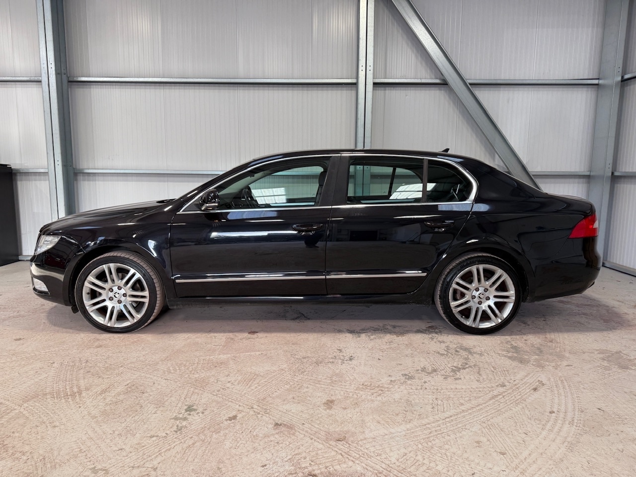 Used Skoda Superb 2011 for sale - 77918053: Photo 54