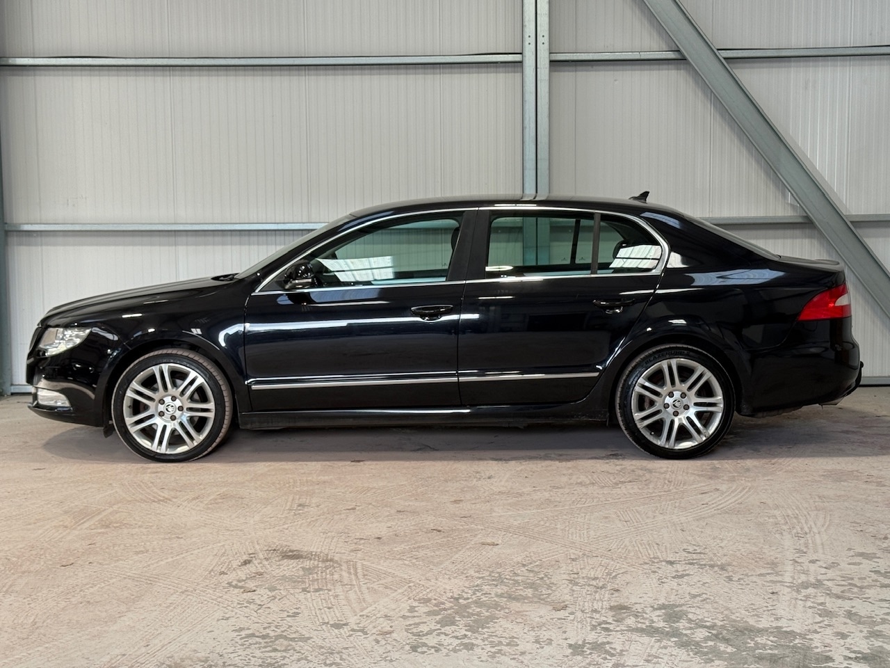 Used Skoda Superb 2011 for sale - 77918053: Photo 8