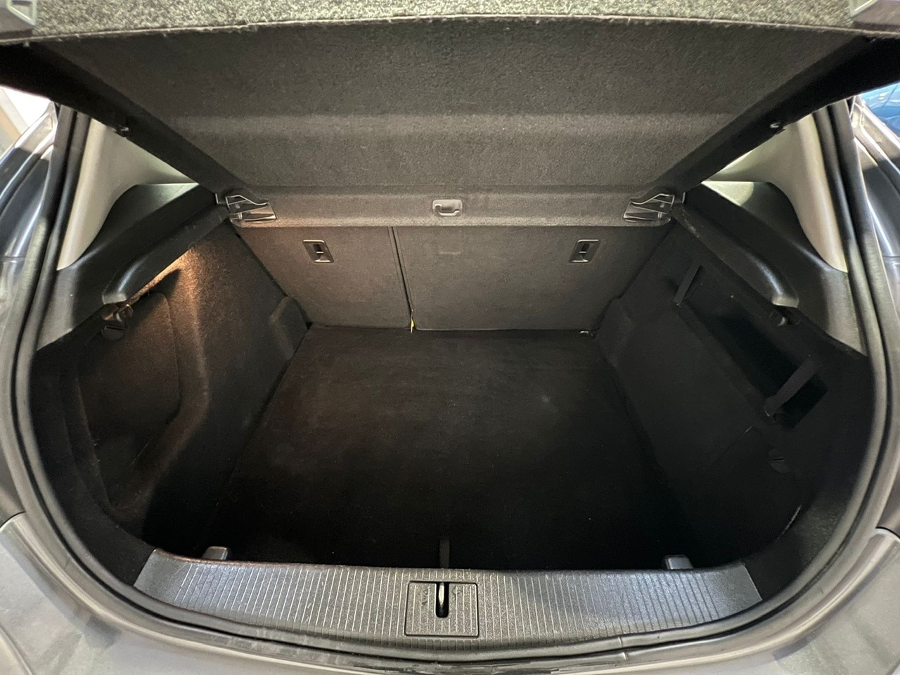 Used Vauxhall Astra 2011 for sale - 76694387: Photo 31