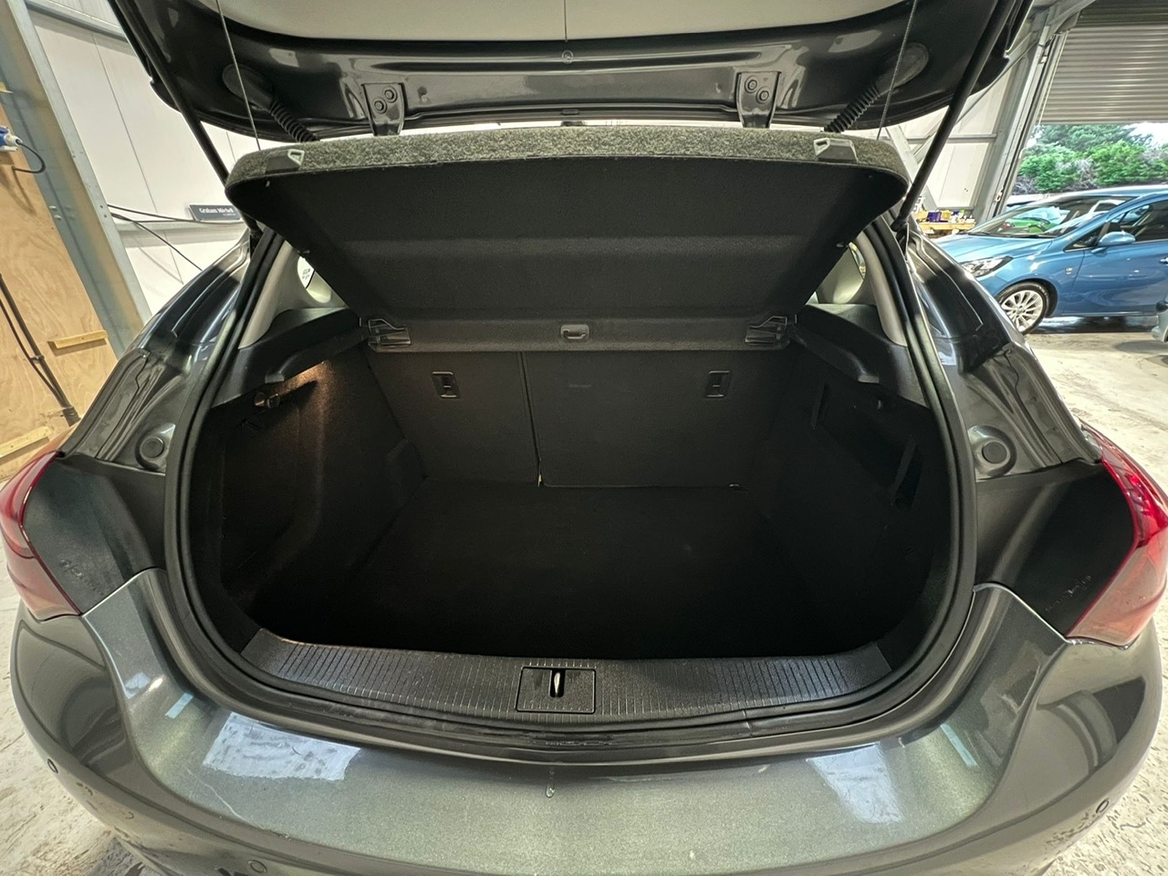 Used Vauxhall Astra 2011 for sale - 76694387: Photo 32