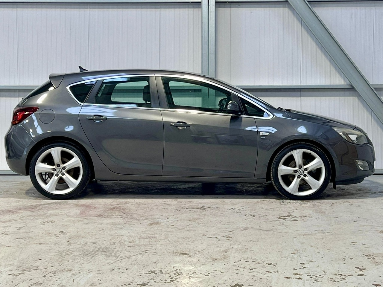 Used Vauxhall Astra 2011 for sale - 76694387: Photo 4