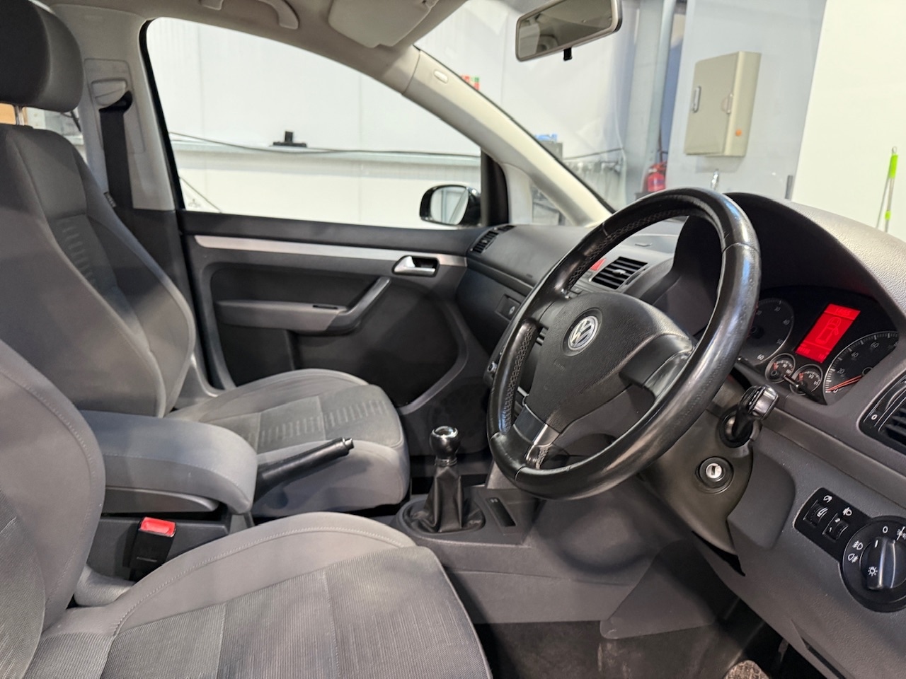 Used Volkswagen Touran 2009 for sale - 76906144: Photo 15