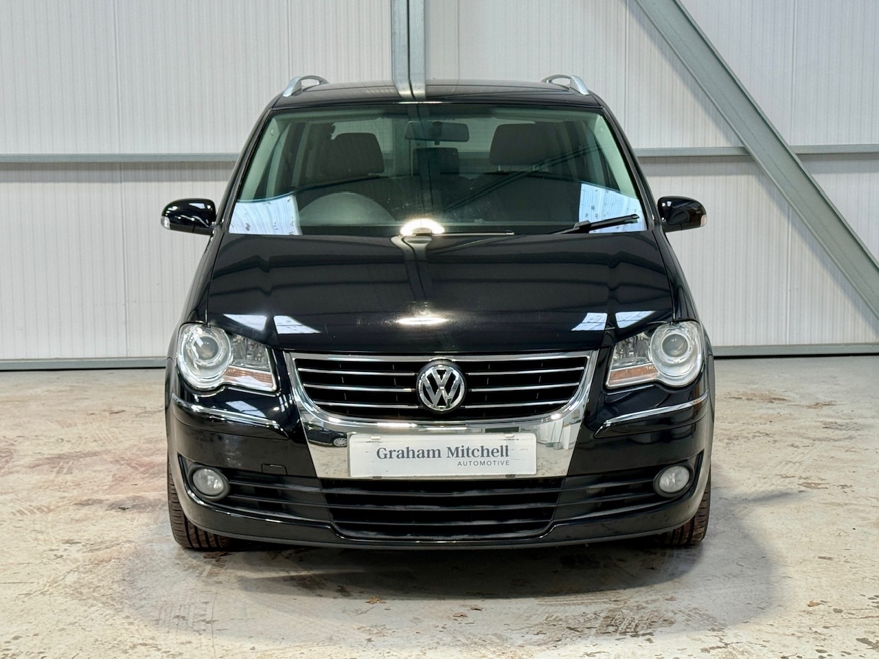 Used Volkswagen Touran 2009 for sale - 76906144: Photo 2