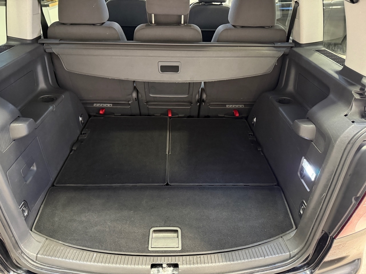 Used Volkswagen Touran 2009 for sale - 76906144: Photo 36