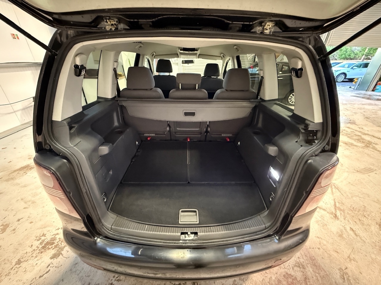 Used Volkswagen Touran 2009 for sale - 76906144: Photo 37