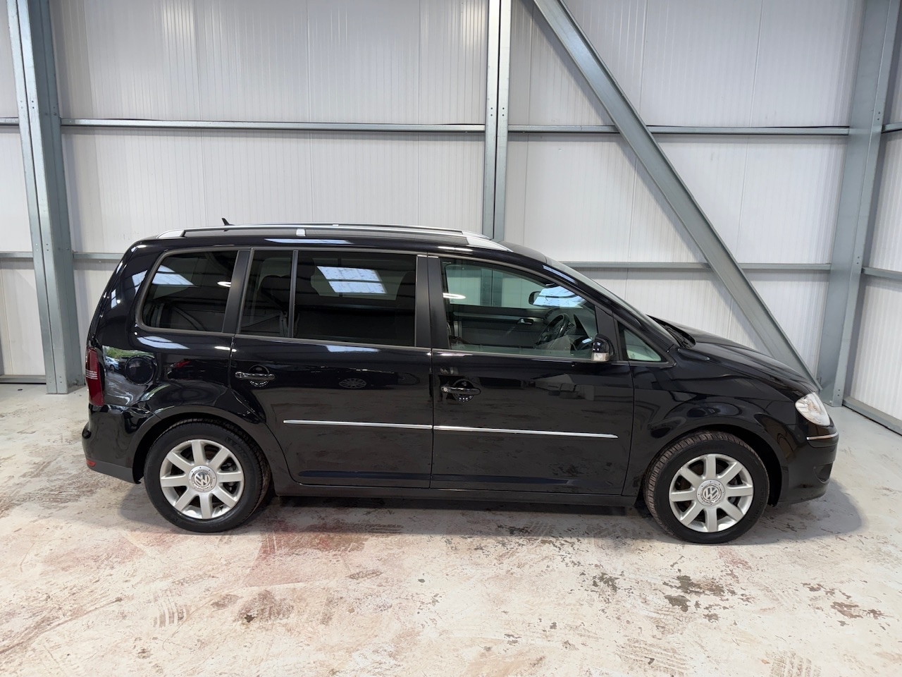 Used Volkswagen Touran 2009 for sale - 76906144: Photo 46